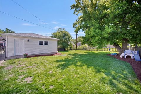 Tiny photo for 6 Iroquois Drive, Clarendon Hills, IL 60514 (MLS # 12650055)