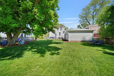 Tiny photo for 6 Iroquois Drive, Clarendon Hills, IL 60514 (MLS # 12650055)