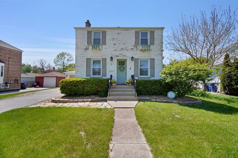 Photo of 6 Iroquois Drive, Clarendon Hills, IL 60514 (MLS # 12650055)