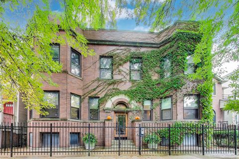 1737 W Barry Avenue A Chicago IL 60657