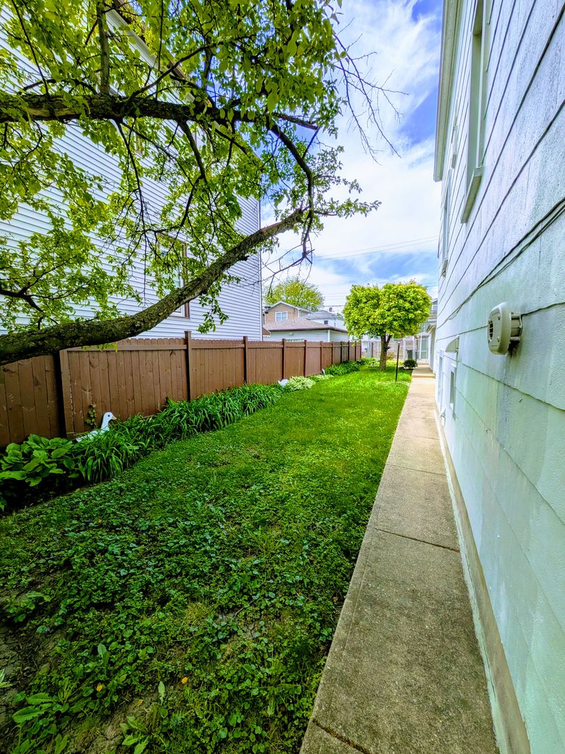 4330 N Avers Avenue