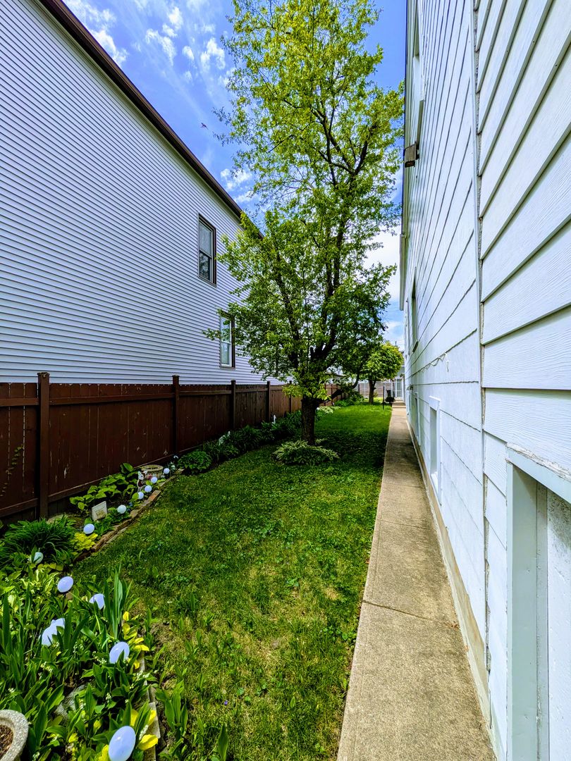4330 N Avers Avenue