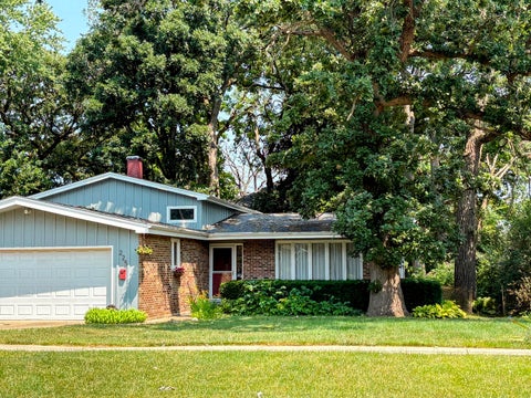 Photo of 225 S Seymour Avenue, Mundelein, IL 60060 (MLS # 12729576)