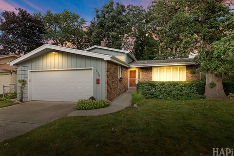 Tiny photo for 225 S Seymour Avenue, Mundelein, IL 60060 (MLS # 12729576)