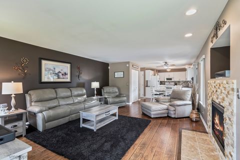 Tiny photo for 698 Fenwick Lane, South Elgin, IL 60177 (MLS # 12640406)