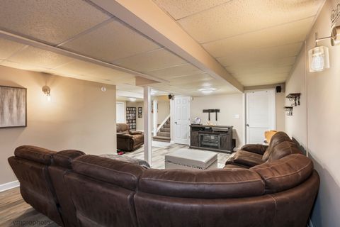 Tiny photo for 698 Fenwick Lane, South Elgin, IL 60177 (MLS # 12640406)