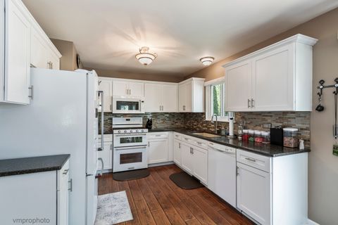 Tiny photo for 698 Fenwick Lane, South Elgin, IL 60177 (MLS # 12640406)