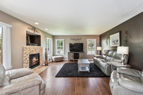 Tiny photo for 698 Fenwick Lane, South Elgin, IL 60177 (MLS # 12640406)