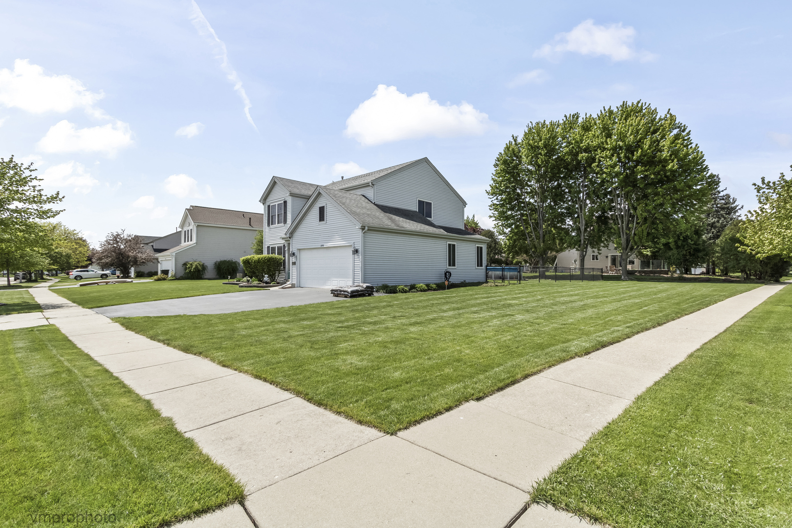 698 Fenwick Lane