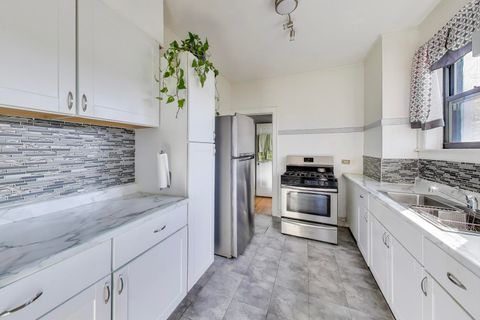 Tiny photo for 6859 S Paxton Avenue #3, Chicago, IL 60649 (MLS # 12492318)