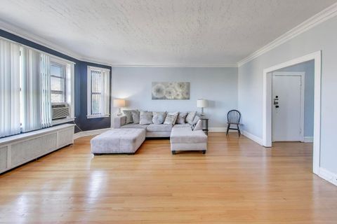 Tiny photo for 6859 S Paxton Avenue #3, Chicago, IL 60649 (MLS # 12492318)