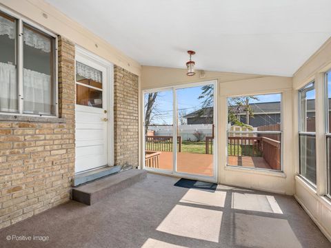 Tiny photo for 25 N Craig Place, Lombard, IL 60148 (MLS # 12592201)