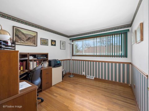 Tiny photo for 25 N Craig Place, Lombard, IL 60148 (MLS # 12592201)