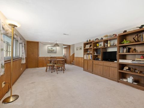 Tiny photo for 25 N Craig Place, Lombard, IL 60148 (MLS # 12592201)