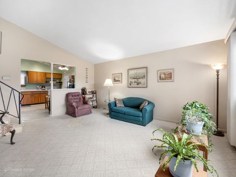 Tiny photo for 25 N Craig Place, Lombard, IL 60148 (MLS # 12592201)