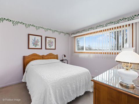 Tiny photo for 25 N Craig Place, Lombard, IL 60148 (MLS # 12592201)