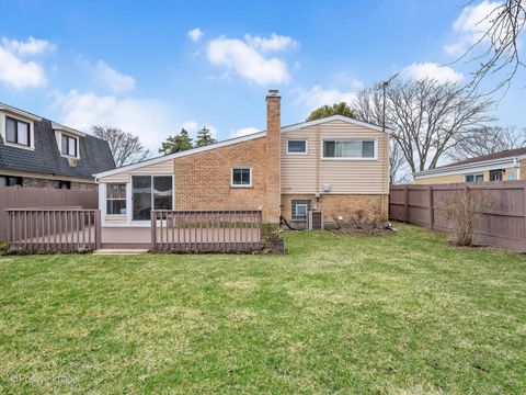 Tiny photo for 25 N Craig Place, Lombard, IL 60148 (MLS # 12592201)
