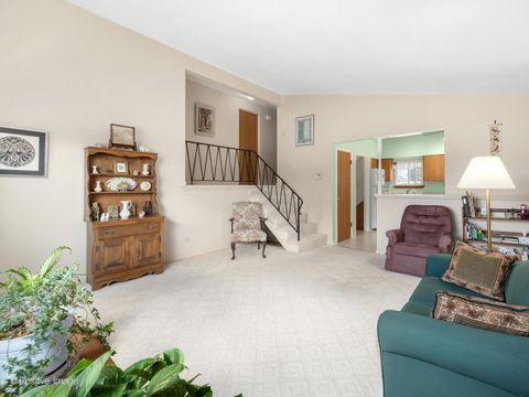 Tiny photo for 25 N Craig Place, Lombard, IL 60148 (MLS # 12592201)