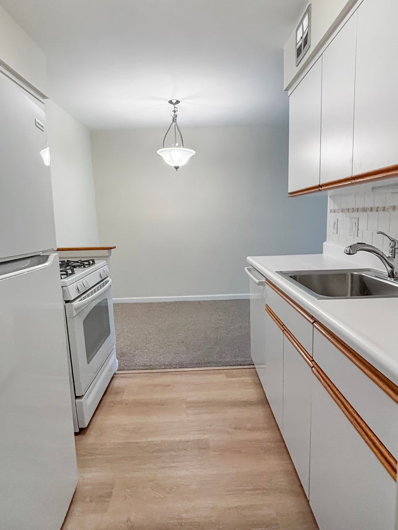 1500 Robin Circle 206