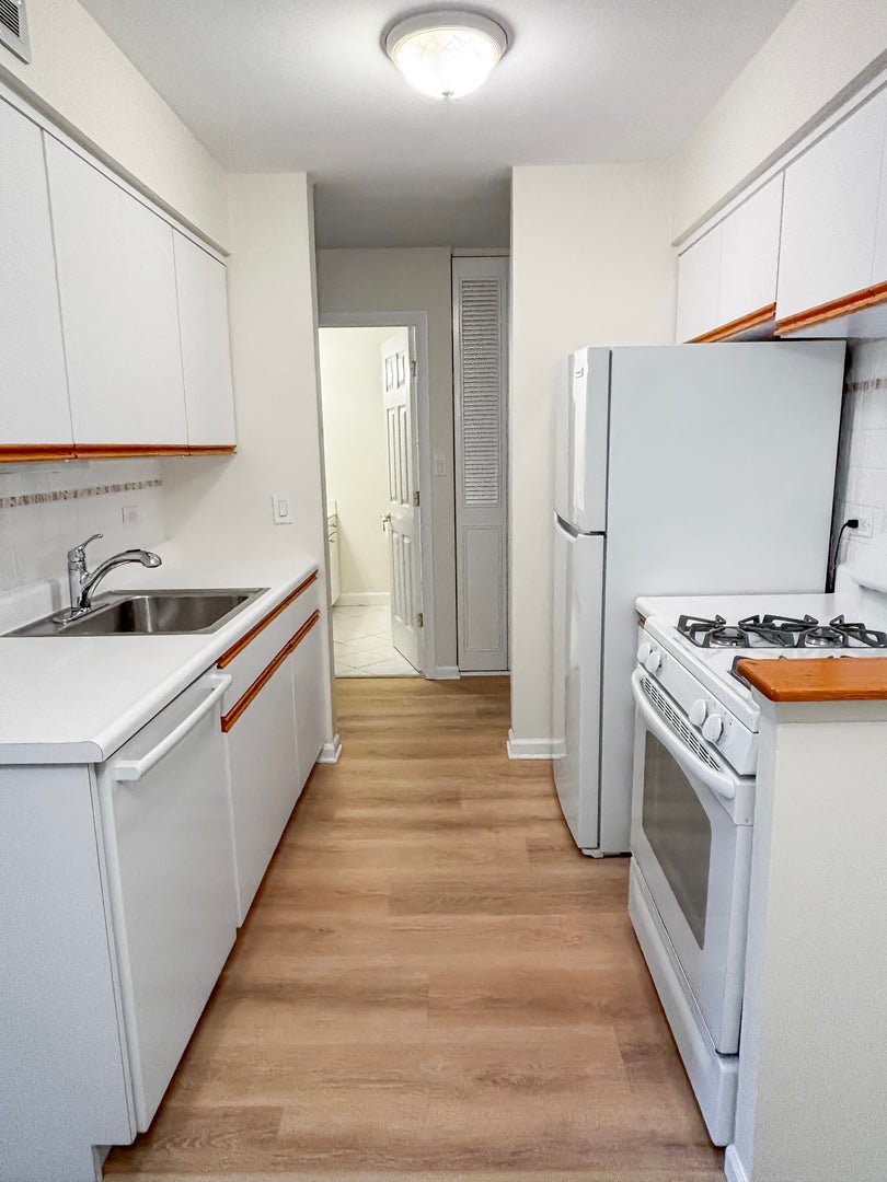 1500 Robin Circle 206