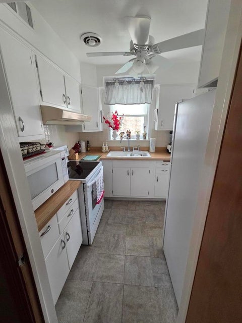 Tiny photo for 7416 W Winnemac Avenue, Harwood Heights, IL 60706 (MLS # 12689757)