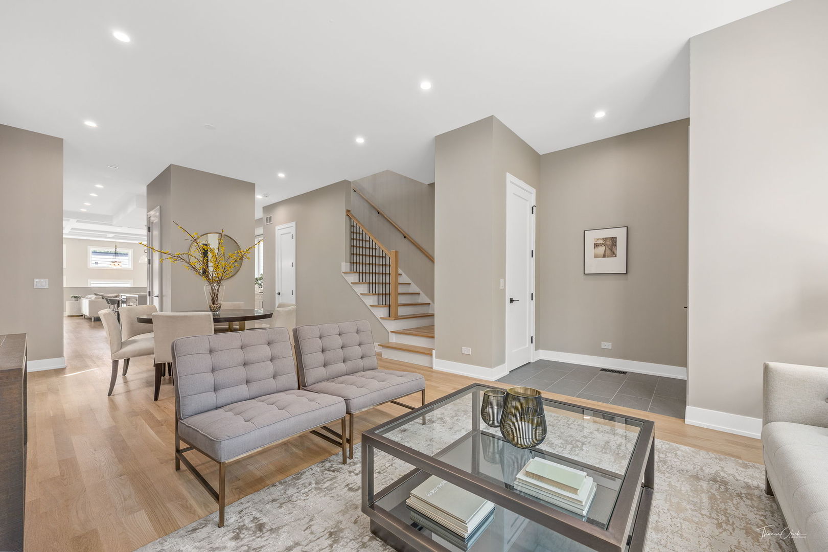 1642 W Wolfram Street