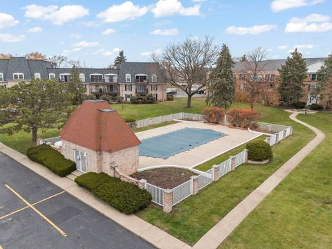 Tiny photo for 5200 CARRIAGEWAY Drive #101, Rolling Meadows, IL 60008 (MLS # 12520527)