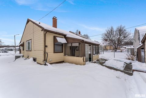 Tiny photo for 125 S BIRCHWOOD Avenue, Davenport, IA 52802 (MLS # QC4269782)