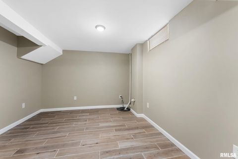 Tiny photo for 125 S BIRCHWOOD Avenue, Davenport, IA 52802 (MLS # QC4269782)