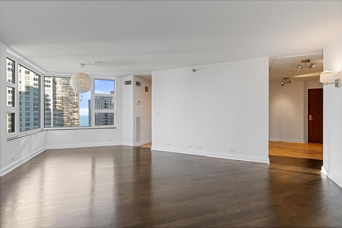 401 E ONTARIO Street 2609