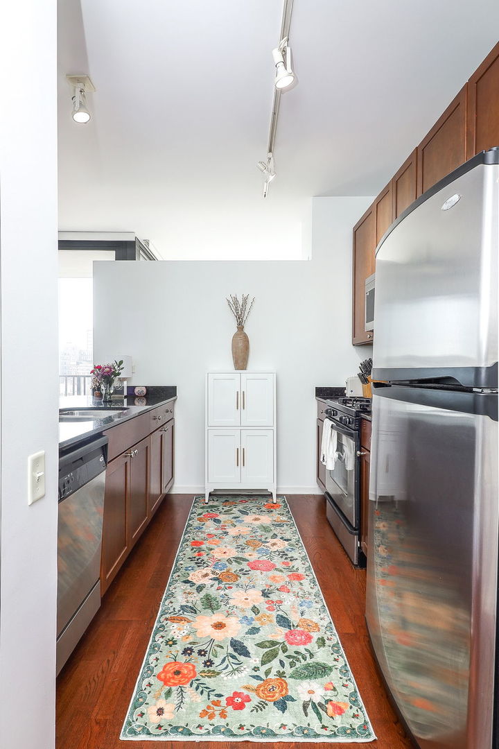 210 S Desplaines Street 710