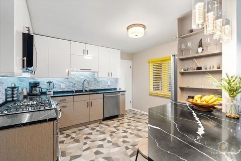 Tiny photo for 1550 Sandpebble Drive #209, Wheeling, IL 60090 (MLS # 12580330)