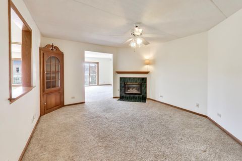 Tiny photo for 6980 W Touhy Avenue #402, Niles, IL 60714 (MLS # 12601440)