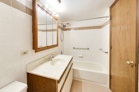 Tiny photo for 6980 W Touhy Avenue #402, Niles, IL 60714 (MLS # 12601440)
