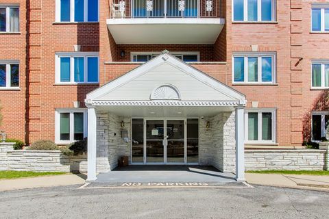 Tiny photo for 6980 W Touhy Avenue #402, Niles, IL 60714 (MLS # 12601440)