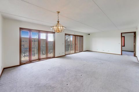 Tiny photo for 6980 W Touhy Avenue #402, Niles, IL 60714 (MLS # 12601440)