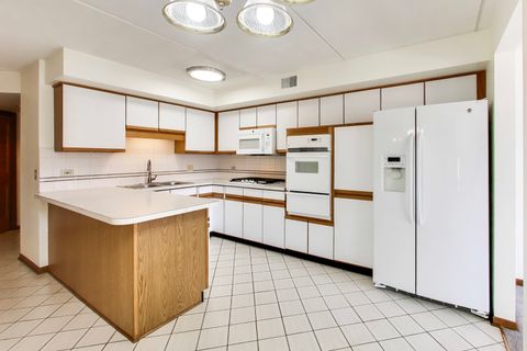 Tiny photo for 6980 W Touhy Avenue #402, Niles, IL 60714 (MLS # 12601440)