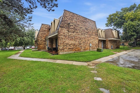 Tiny photo for 2064 Country Club Drive, Woodridge, IL 60517 (MLS # 12770322)