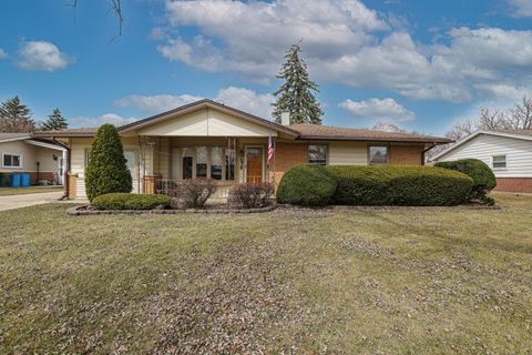 Photo of 370 E Elk Grove Boulevard, Elk Grove Village, IL 60007 (MLS # 12526647)