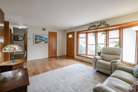 Tiny photo for 370 E Elk Grove Boulevard, Elk Grove Village, IL 60007 (MLS # 12526647)