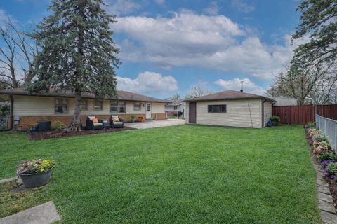 Tiny photo for 370 E Elk Grove Boulevard, Elk Grove Village, IL 60007 (MLS # 12526647)