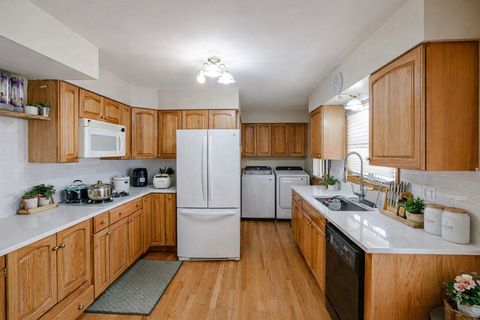 Tiny photo for 370 E Elk Grove Boulevard, Elk Grove Village, IL 60007 (MLS # 12526647)