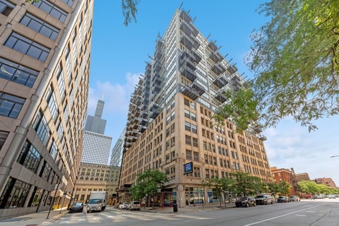 Photo of 565 W Quincy Street #1216, Chicago, IL 60661 (MLS # 12792873)