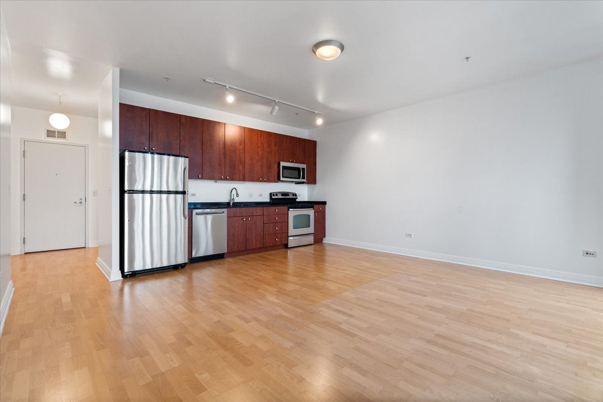 565 W Quincy Street 1216