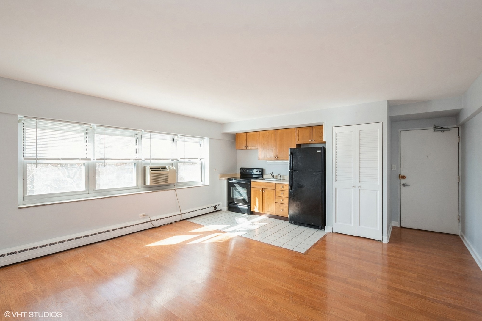 4950 N MARINE Drive 404