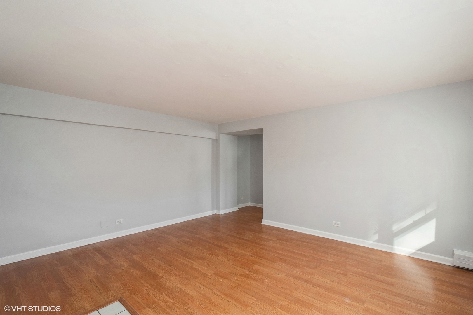 4950 N MARINE Drive 404