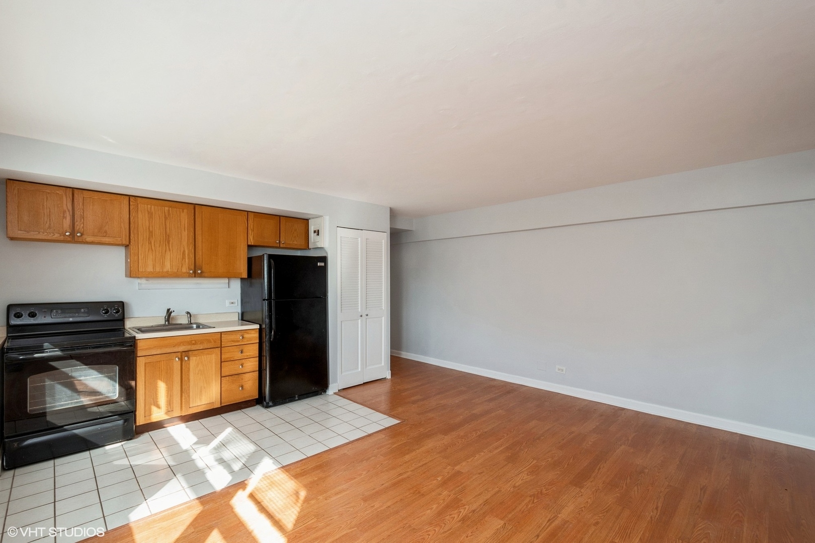 4950 N MARINE Drive 404