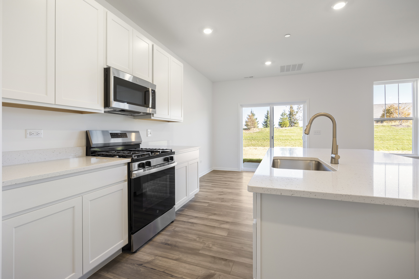 Crystal Lake, Illinois 60012, United States, 3 Bedrooms Bedrooms, ,3 BathroomsBathrooms,Residential,Active,237649