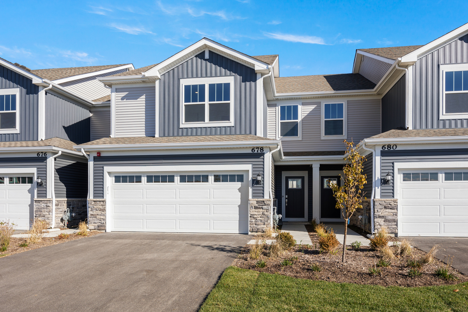 Crystal Lake, Illinois 60012, United States, 3 Bedrooms Bedrooms, ,3 BathroomsBathrooms,Residential,Active,237649