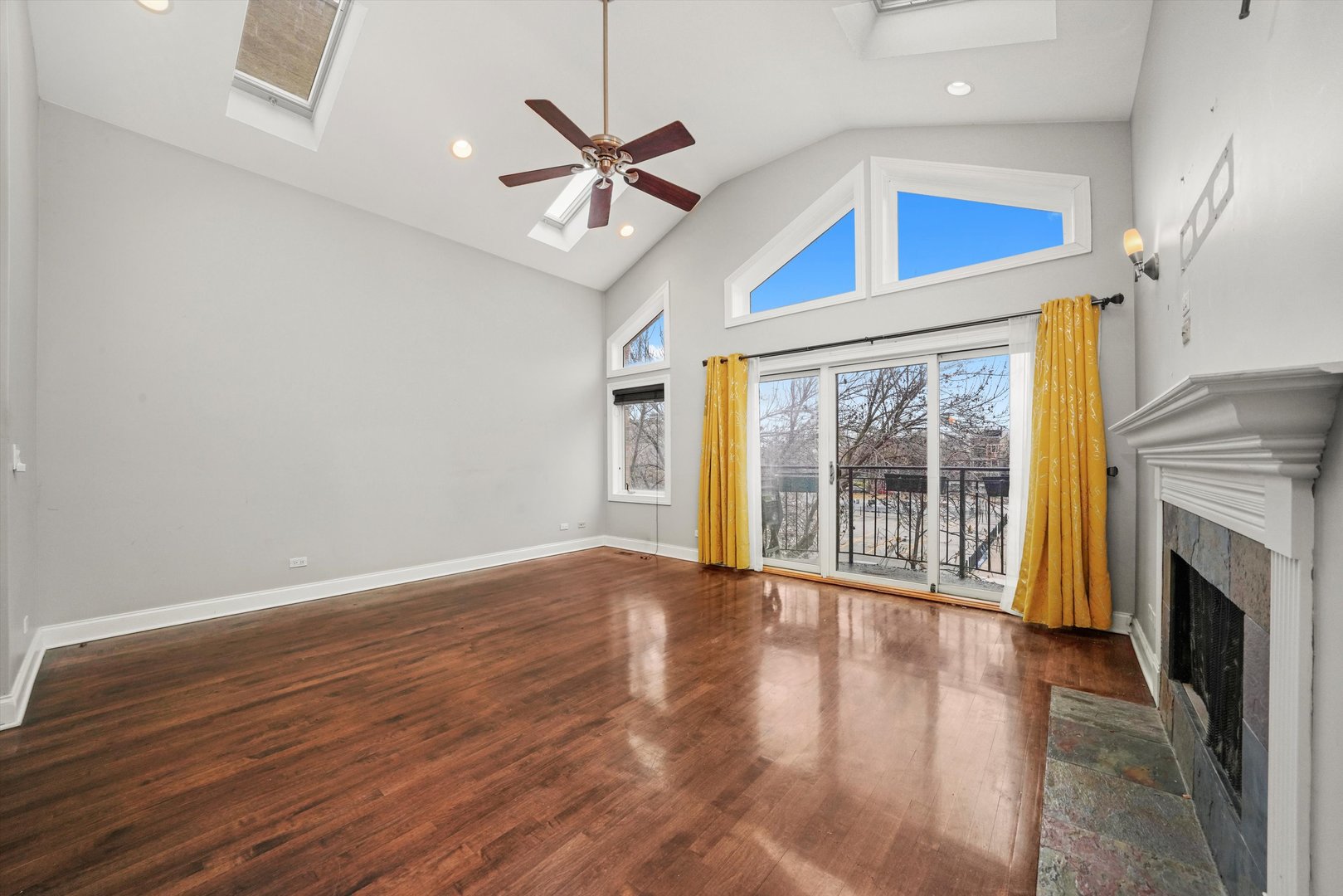 2430 W Iowa Street 3